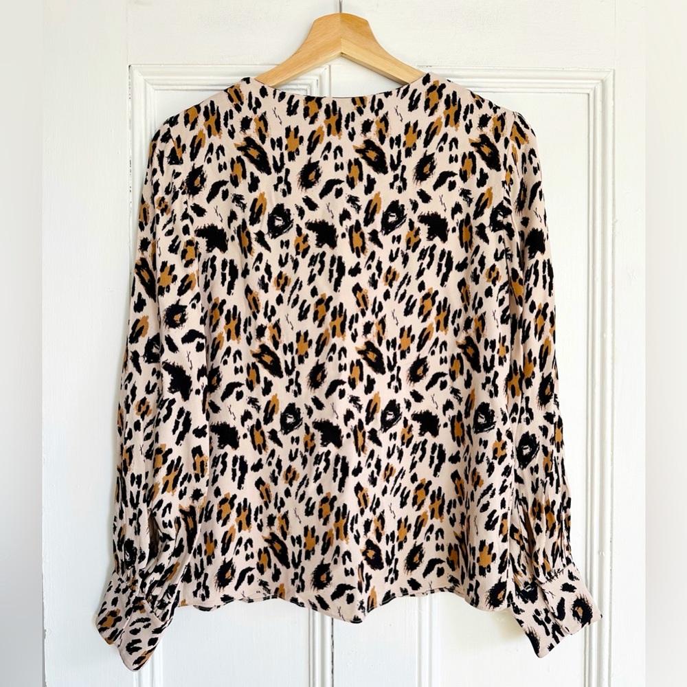 & Other Stories Leopard Print Keyhole Blouse. Size 4 - Picture 2 of 7
